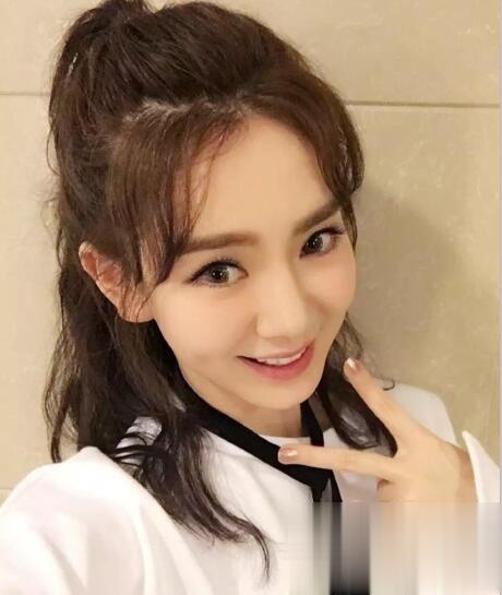 戚薇发型大盘点 风格百变短发给人印象最深