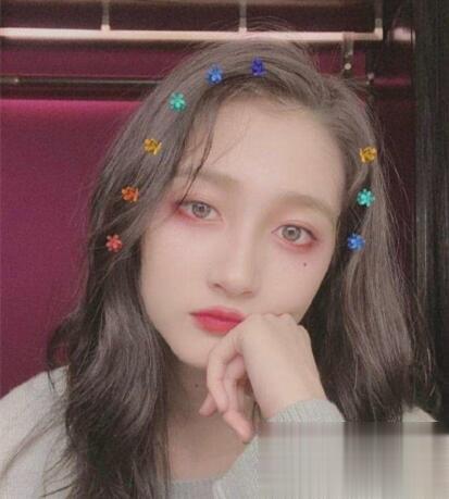 发型和发饰怎样搭配好看 get泫雅同款发夹变妙龄少女