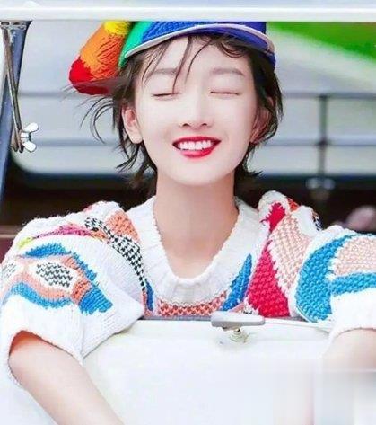 周冬雨短发发型LOOK 尽显鬼马机灵少女力满满_最新流行发型设计发型图片与美发造型门户网