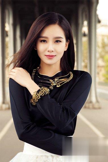 刘诗诗中长短发俏丽 诠释知性女性魅力
