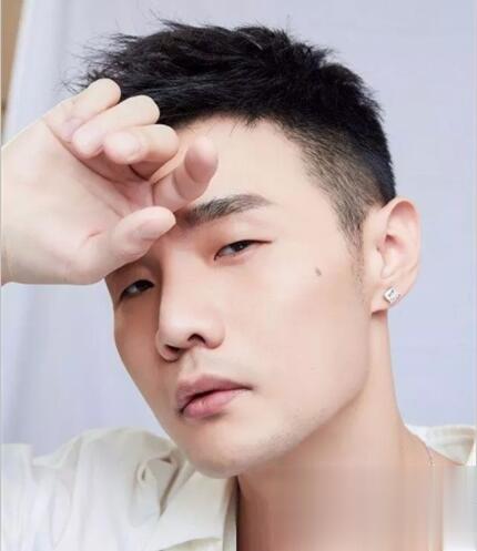 李荣浩发型 小眼睛男生必备