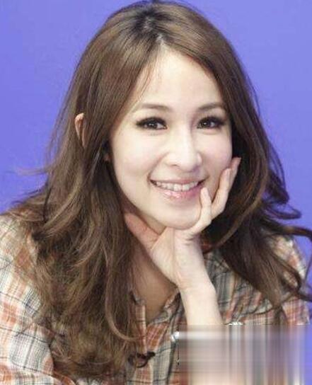 萧亚轩时尚发型 散发性感女人味