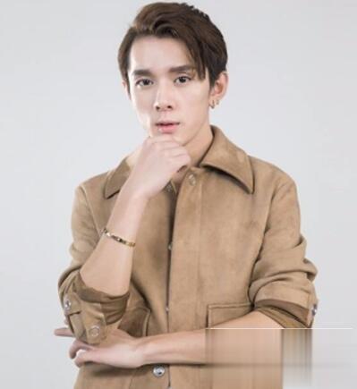 李佳琦发型盘点 简约时尚很有范