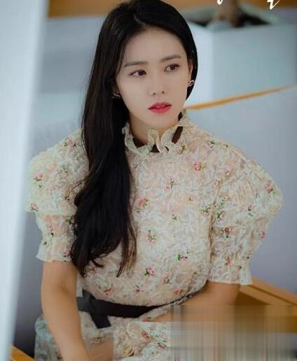 孙艺珍卷发发型 彰显优雅女神范