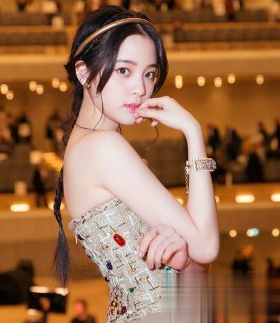 欧阳娜娜同款扎发 打造甜美少女风范