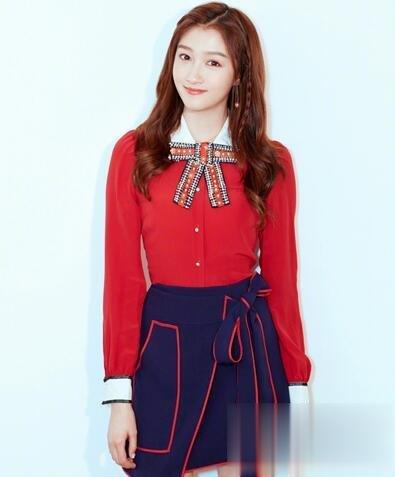 关晓彤时尚扎发发型 打造优雅大方美少女