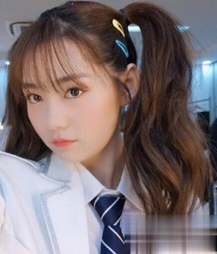 火箭少女同款扎发发型 双马尾活泼又可爱