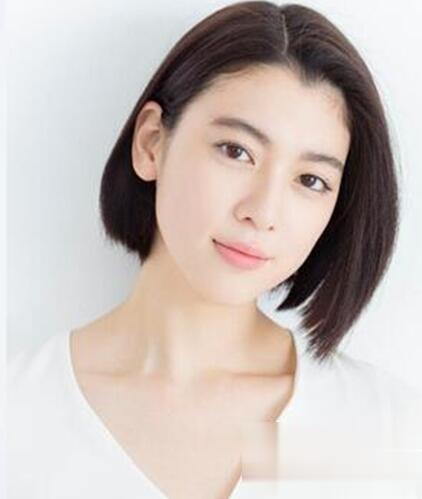周杰伦MV女主三吉彩花短发 清秀简约满满初恋女神范