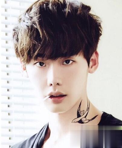 李钟硕发型叫什么 靠发型就能狙击少女心的男神