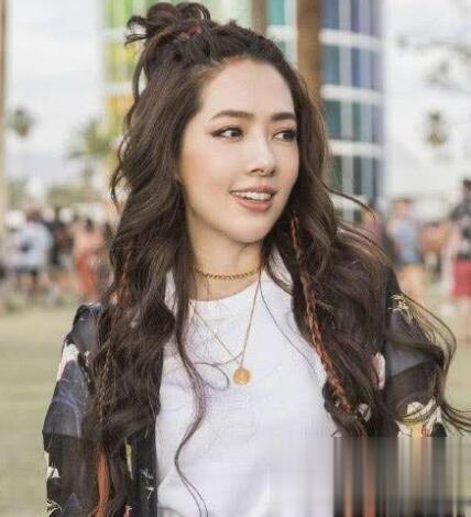 郭碧婷长发发型 简约时尚满满女神范