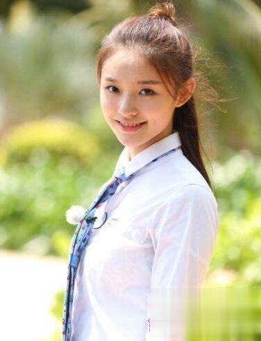 林允发型叫什么 时尚发型打造温婉淑女