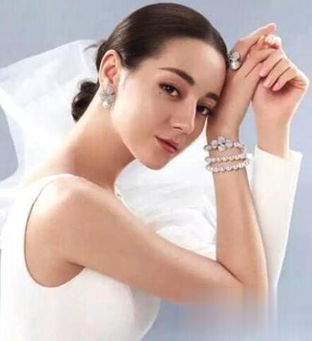 明星同款盘发发型 大方迷人女神范满满