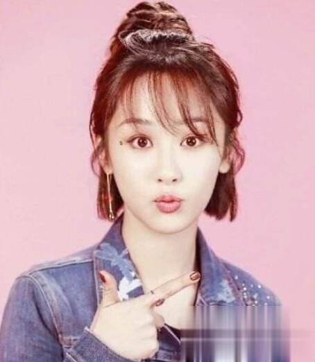 杨紫短发发型叫什么 多种风格打造活力少女