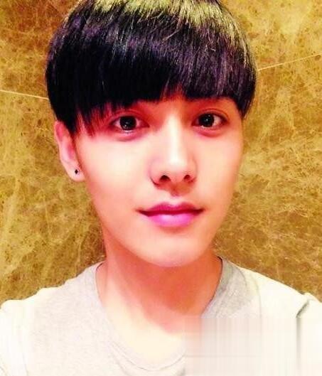 男生锅盖头发型怎么剪 易烊千玺领衔帅晕粉丝