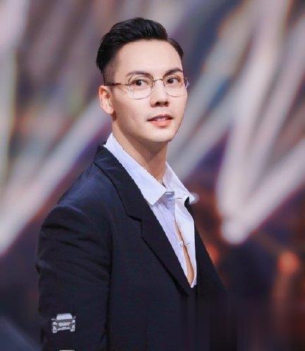 陈伟霆斯文败类造型 演绎酷帅精英男太撩了_最新流行发型设计发型图片与美发造型门户网