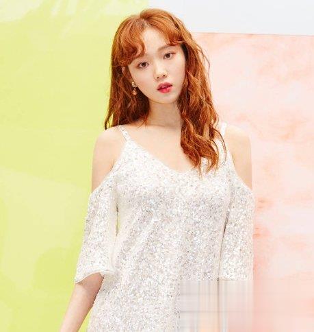 李圣经卷发造型图片 时髦羊毛卷女神实力撩人
