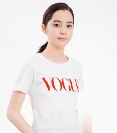 欧阳娜娜同款扎发 打造甜美少女风范