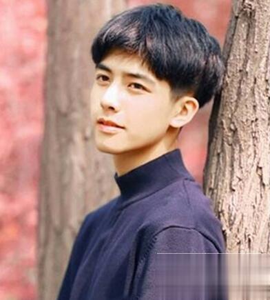 宋威龙发型叫什么 帅气发型展现时尚青春魅力
