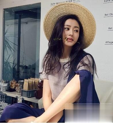 张天爱长发造型 散发慵懒成熟女人味
