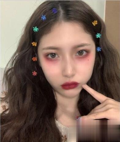 发型和发饰怎样搭配好看 get泫雅同款发夹变妙龄少女
