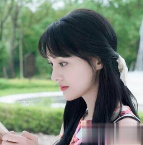 郑爽贝微微发型叫什么 多款清新发型做甜美学生妹